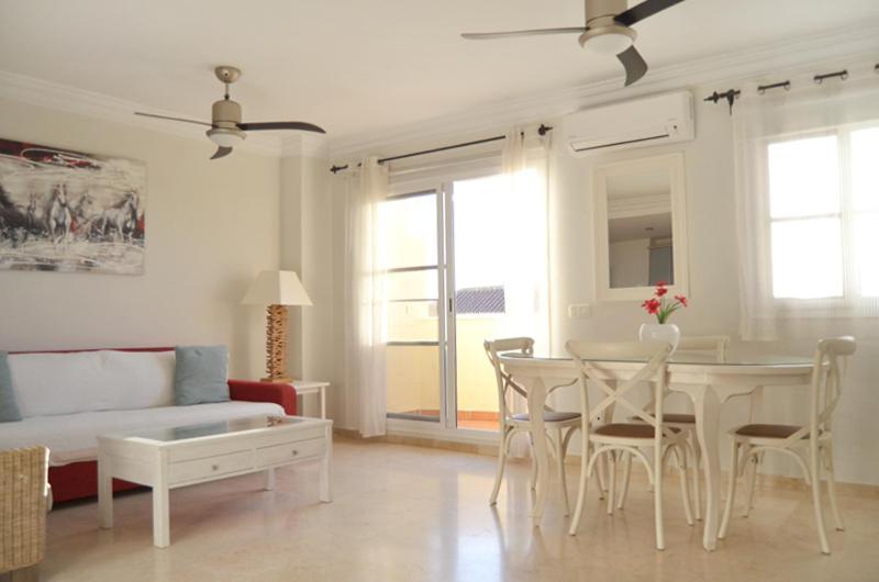 Terrasol Baviera Golf Apartment Caleta De Velez Exterior photo